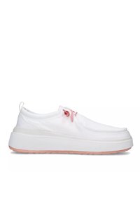 Sneaker bianca in tela, con punta rotonda, suola bianca sollevata e dettagli rosa. Presenta un sistema di lacci con occhielli rosa.