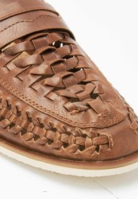 Next WEAVE LOAFERS STANDARD - Mokaszinok - tan brown
