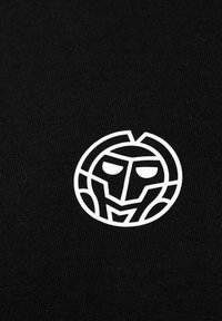 Tela negra con un prominente logo gráfico blanco que resemble un rostro estilizado con líneas geométricas y características distintivas.