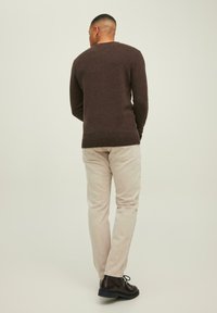Jack & Jones PULLOVER - Jersey de punto - braun