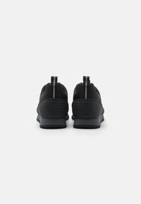 EA7 Emporio Armani UNISEX - Tenisice - black/irongate/silver