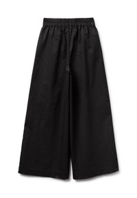 Zwarte wijde broek met een gestructureerde afwerking. Bevat een elastische tailleband. De zoom is recht en er zijn geen zichtbare zakken.