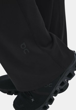 On, STUDIO FLARED PANTS 32" - Pantalon de survêtement - black
