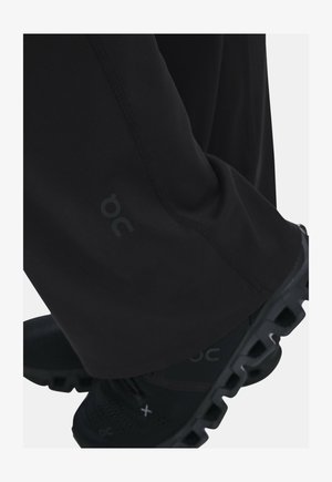 On, STUDIO FLARED PANTS 32" - Pantalon de survêtement - black