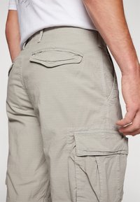GAP CARGO NEW - Shorts - ash grey