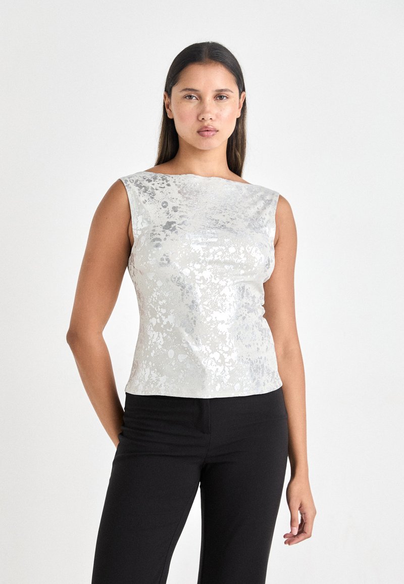 Weekday - Top