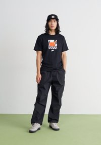 Nike Sportswear TEE OPEN - T-shirts print - black