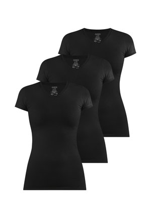Drei schlichte schwarze, kurzärmelige, taillierte T-Shirts mit V-Ausschnitt, hintereinander auf weißem Hintergrund dargestellt.