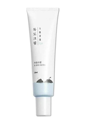 Tubo cosmetico bianco da 30 ml con testo coreano e una piccola illustrazione di due isole sopra onde blu.