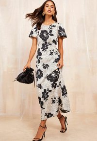Friends Like These SHORT SLEEVE    - REGULAR FIT - Rochie de zi - ivory white