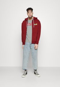 Levi's® RELAXED FIT - T-shirt print - grey