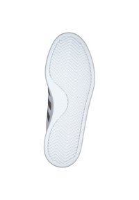 Witte rubberen schoenzool met een zigzag loopvlak en drie grijze horizontale strepen. Gebogen vorm met een gladde randontwerp.