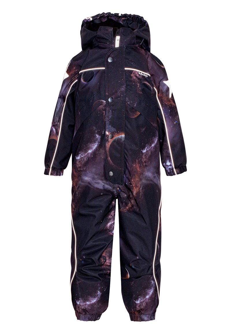 Fekete egyberészes hóruha színes galaxis mintázattal, rugalmas mandzsettákkal, kapucnival, elöl gombokkal és fényvisszaverő részletekkel.