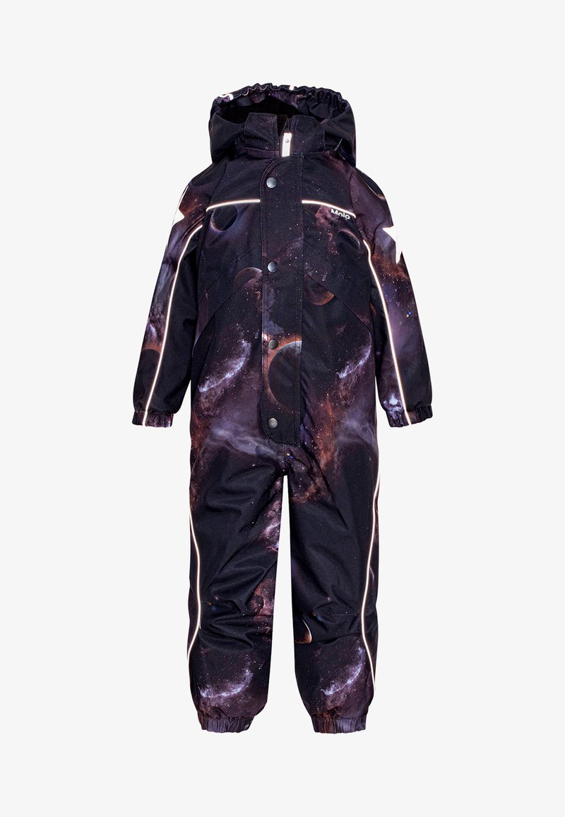 Fekete egyberészes hóruha színes galaxis mintázattal, rugalmas mandzsettákkal, kapucnival, elöl gombokkal és fényvisszaverő részletekkel.