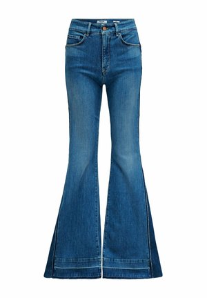 Jeans de denim azul de tiro alto con piernas acampanadas, bolsillos delanteros, cierre con botones y detalles de abertura en el dobladillo delantero.