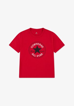 Rood katoenen T-shirt met een zwarte ronde afbeelding met een ster en de tekst "CONVERSE ALL STAR", ronde hals en korte mouwen.
