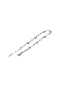 Ezüst lánc karkötő virágos láncszemekkel, kerek lemez díszítésekkel váltakozva, és homár kapoccsal. Simaság jellemzi, és fényes felületű.