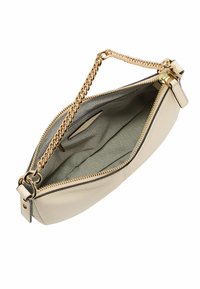 Jasno beżowa skórzana kopertówka z złotym łańcuszkiem, zamknięciem na zamek i miękkim, wyściełanym wnętrzem w zielony wzór.