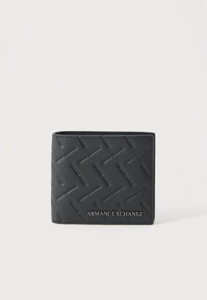 Portefeuille noir Armani Exchange avec motif de logo diagonal embossé et nom de marque en métal à l'avant, présenté sur un fond clair et uni.