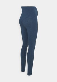 Těhotenské legíny ve tmavě modré melírované látce, s vysokým pasem, těsným střihem a hladkou texturou pro pohodlí a flexibilitu.