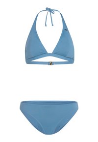 Ljusblå bikiniuppsättning med en tredimensionell halterneck-topp med ett bakstycke och matchande låga shorts, tillverkad av mjukt badklädesmaterial.