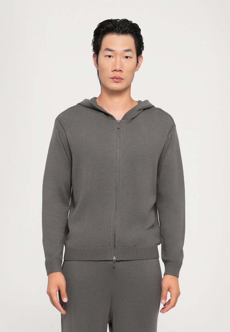 Grå zip-up hoodie i strukturerad stickad tyg, med huva, långa ärmar, ribbade manschetter och midjeresår.