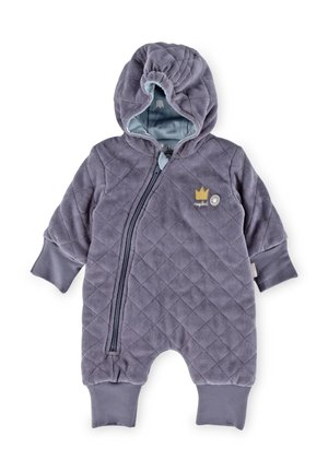 Gepolsterter lila Baby-Overall mit Kapuze, Frontreißverschluss, blauer Fütterung sowie dekorativen Krone- und Logo-Akzenten. Weicher Stoff und umgeschlagene Ärmel.