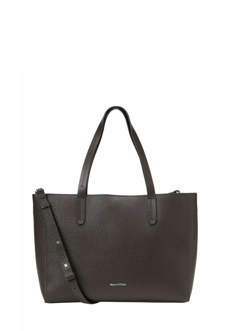 Sac fourre-tout en cuir texturé marron foncé avec deux poignées et une bandoulière réglable, ornée d'un petit logo métallique de la marque.
