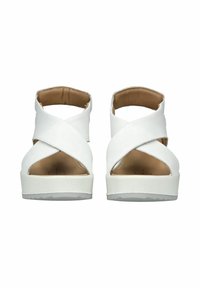 Sandali platform bianchi con cinturini incrociati, design con punta aperta, materiale superiore liscio e interno color sabbia. Suola in gomma testurizzata per una buona aderenza.