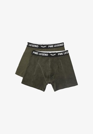 Deux boxers pour hommes PME Legend verts avec des ceintures noires affichant le logo PME Legend et un emblème ailé.
