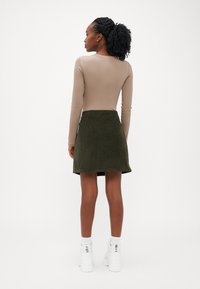 Vero Moda Petite VMETTA SHORT SKATER - A-line skjørt - forest night