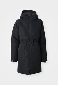 Sort lang vinterparka med hætte, frontlynlås, klaplommer og justerbare trykknapmanchetter designet til beskyttelse mod kulde.
