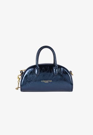 Borse a mano in pelle pattinata blu, di forma arrotondata, con manici superiori doppi, hardware dorato e logo del brand impresso sul fronte. Include una tracolla a catena removibile.
