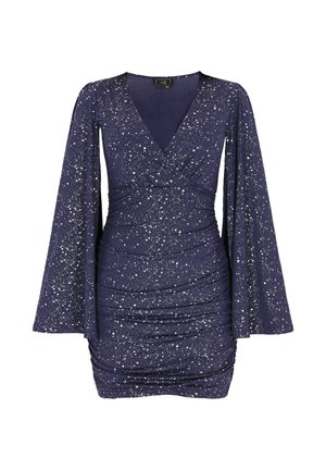 Marine jurk met lange klokmouwen, getailleerd silhouet, ruche bij de taille, en verspreide witte stippen die op glitter lijken op de stof.