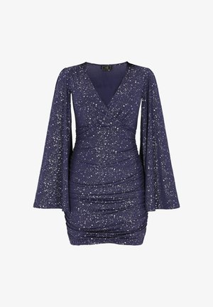 Marineblå kjole med lange klokkeærmer, tætsiddende silhuet, rynker ved taljen og spredte hvide prikker, der ligner glimmer, over stoffet.