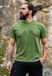 Alpinus - T-shirt z nadrukiem