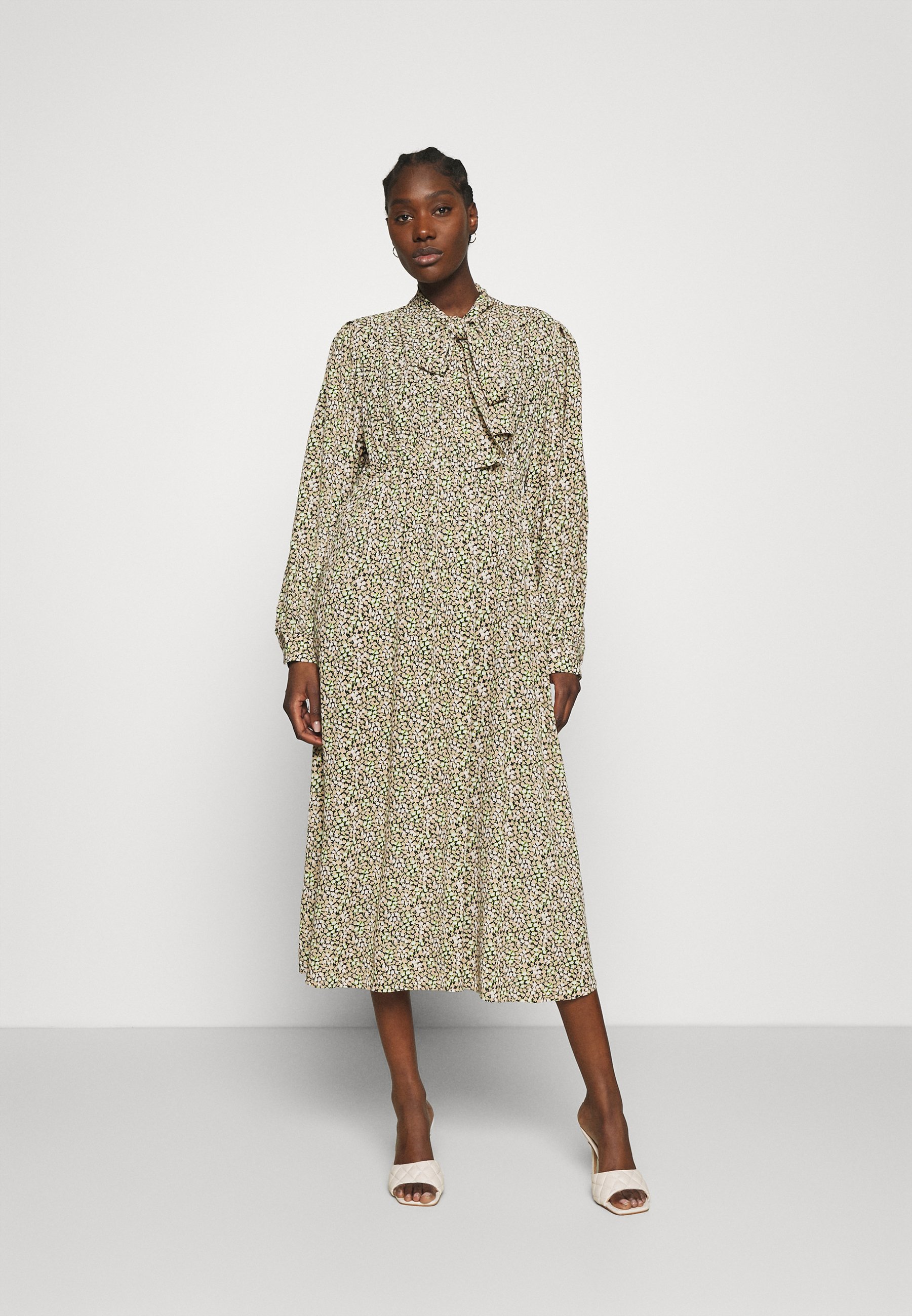 ARKET DRESS - Shirt dress - flower 