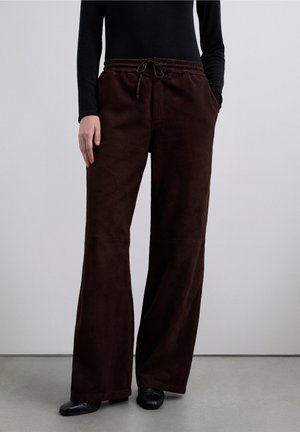SUEDE - Pantalones deportivos - dark brown