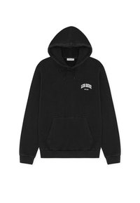 Μαύρο φούτερ με κουκούλα από μαλακό ύφασμα, με κορδόνι, μπροστινή τσέπη και λευκό λογότυπο "LES DEUX" στο στήθος. Κανονική εφαρμογή, ριμπ μανσέτες.