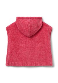 Poncho sin mangas de punto rojo con capucha y dobladillo acanalado, exhibido de forma plana sobre un fondo blanco.