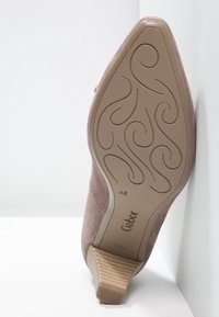 Gabor Tacones - brown