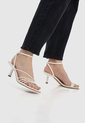 PULL&BEAR, Sandales - white