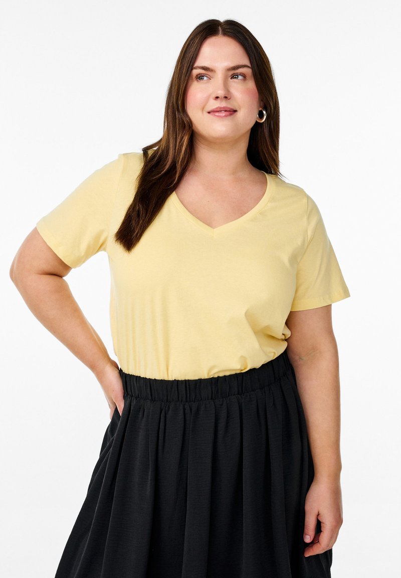Zizzi KURZÄRMELIGES MIT V-AUSSCHNITT - T-shirt - bas - sunlight