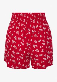 Červené kraťasy s vysokým pasem a elastickým pasem, s malým bílým a šedým květinovým vzorem.