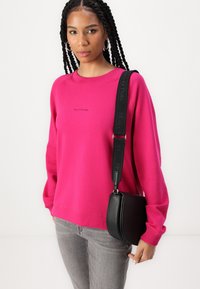 Marc O'Polo DENIM CREW NECK  - Ikdienas džemperis - vibrant pink
