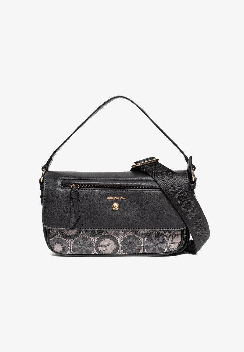 Borsa a mano in pelle nera con fondo decorativo grigio a motivo, dotata di tasca con cerniera, accessori in oro e tracolla in tessuto con scritta "ROMA".