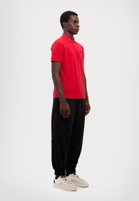 EA7 Emporio Armani TRAIN CORE - Polotričko - salsa