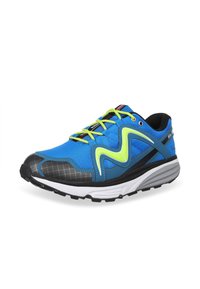 Chaussure de sport bleue avec une tige en mesh, semelle en caoutchouc noir, lacets verts fluo et accents en zigzag. Comprend des sections grises texturées.