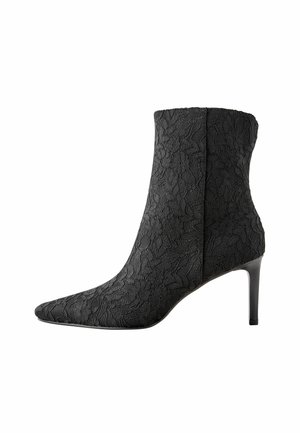 Classic ankle boots - black lace