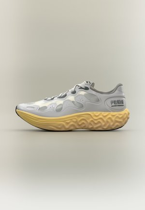 Puma, VELUM 2 NITRO™ UNISEX - Маратонки - red clay/nasturtium